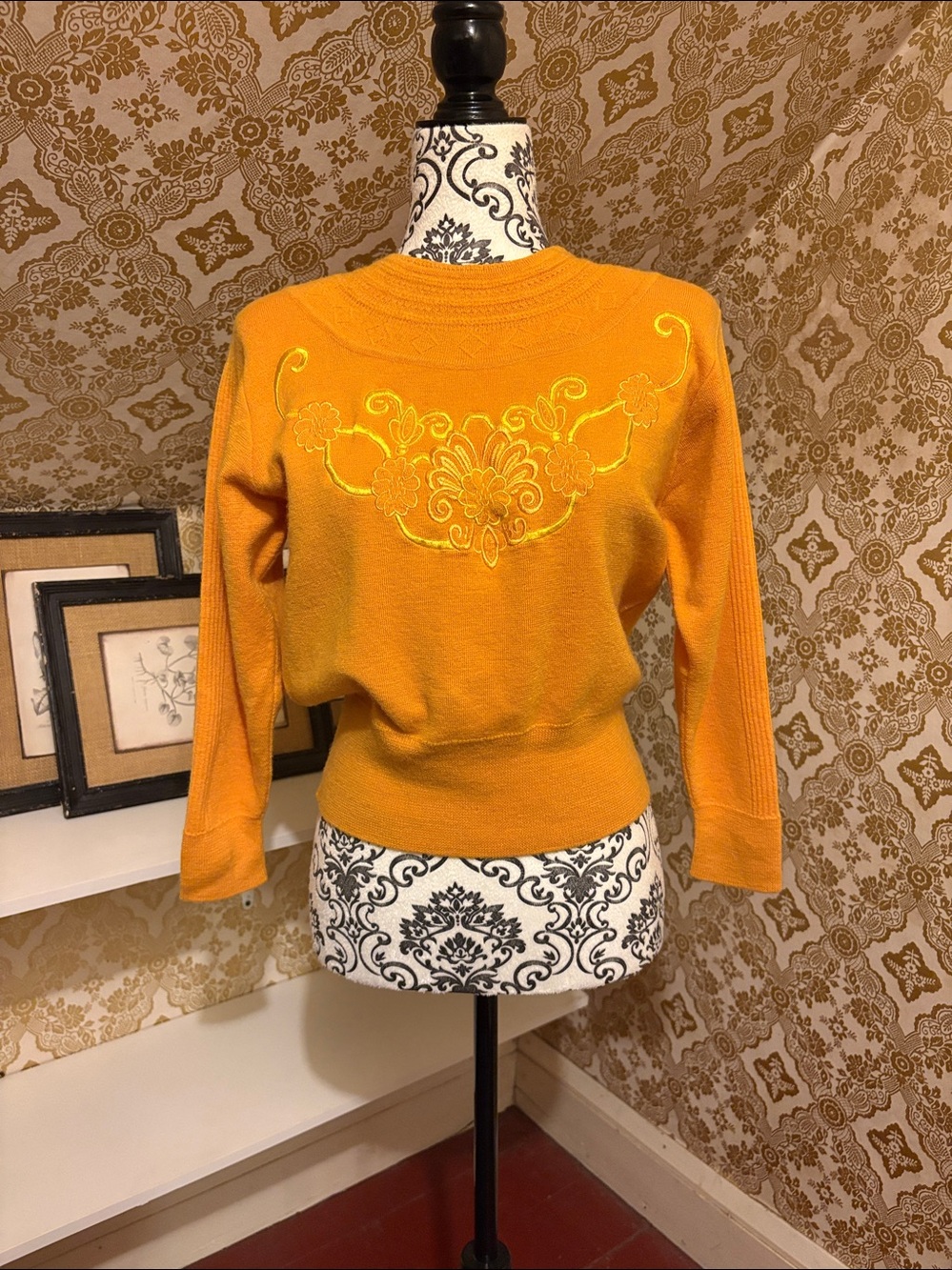 Jin Ju Golden Chrysanthemum Shanghai Vintage 100% Wool Embroidered Sweater